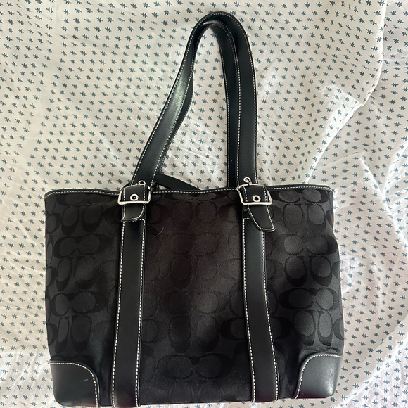 Coach purse flawless condition - Picture 2 of 8